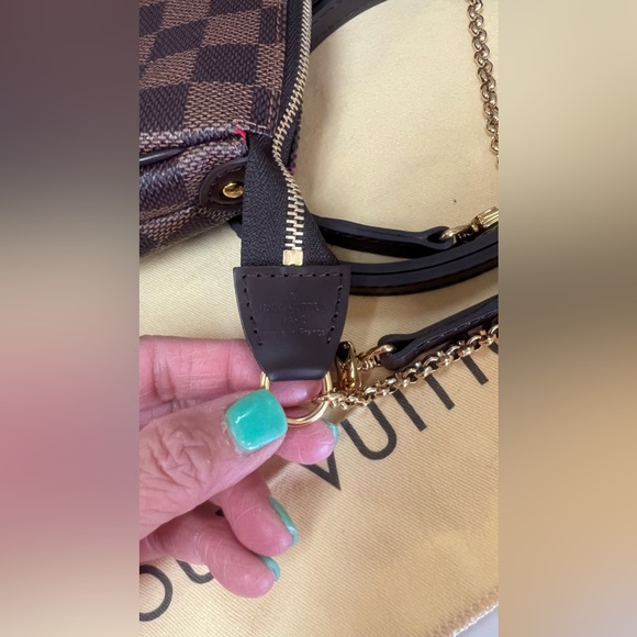 Authentic Louis Vuitton Eva Damier Ebene clutch. Like New Condition! - Picture 7 of 9